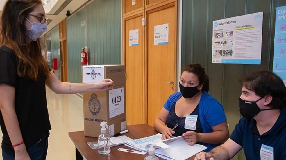 Elecciones: flexibilizan protocolos sanitarios para agilizar la votación
